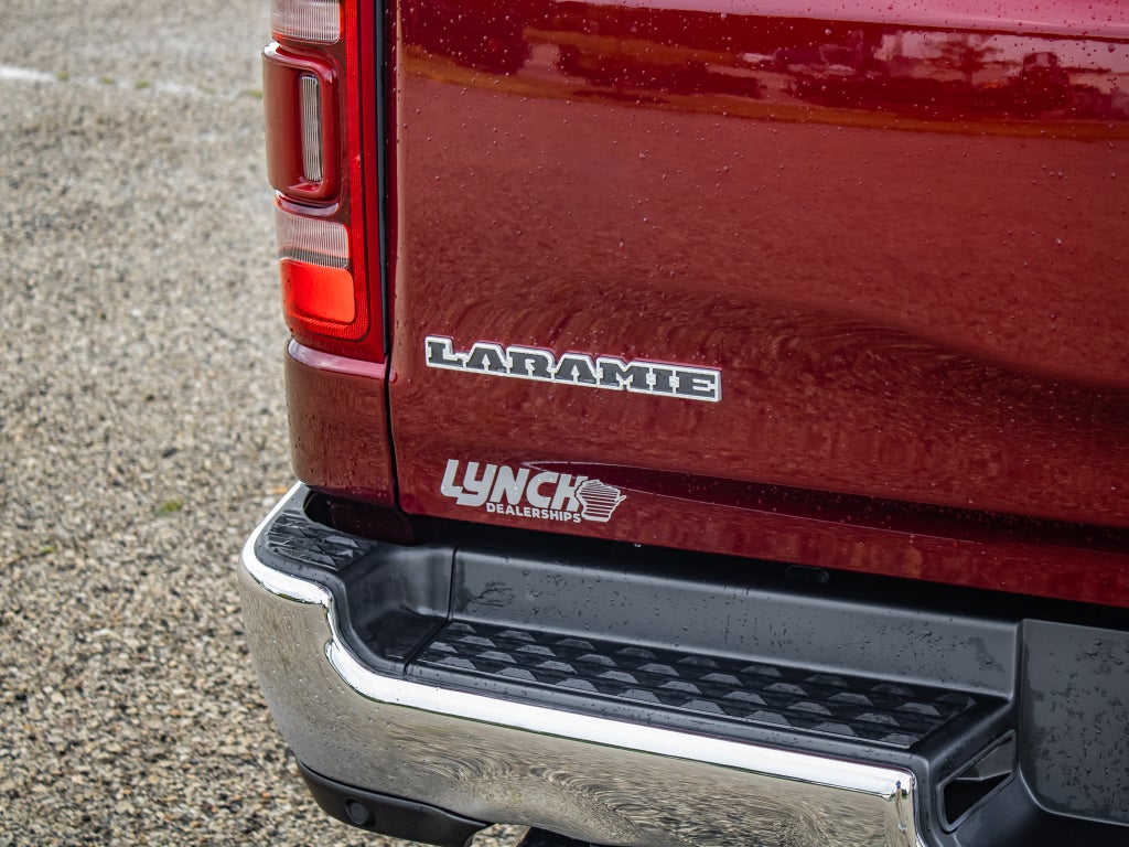 2019 RAM 1500 Laramie Crew Cab 4x4 5'7" Box