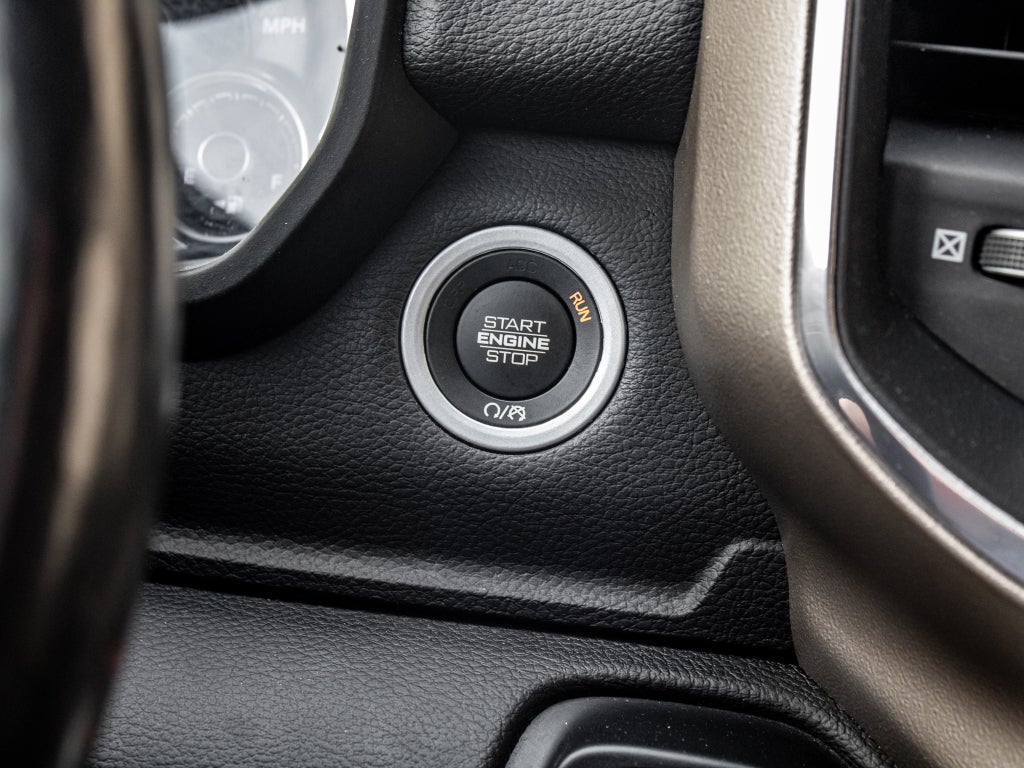 2019 RAM 1500 Laramie Crew Cab 4x4 5'7" Box