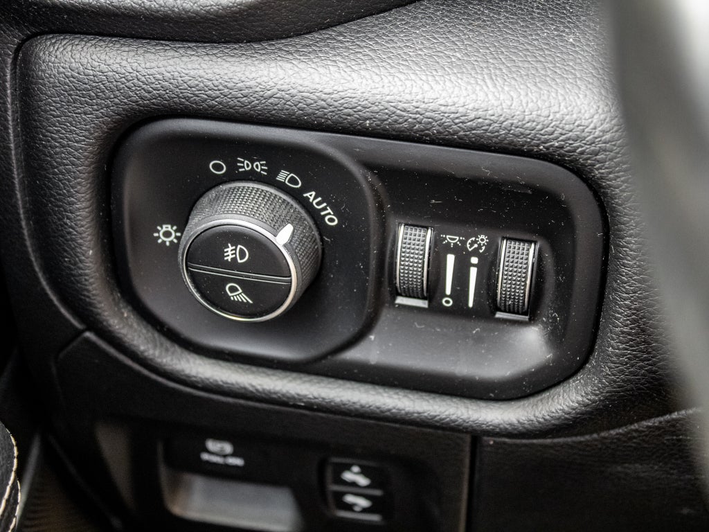 2019 RAM 1500 Laramie Crew Cab 4x4 5'7" Box