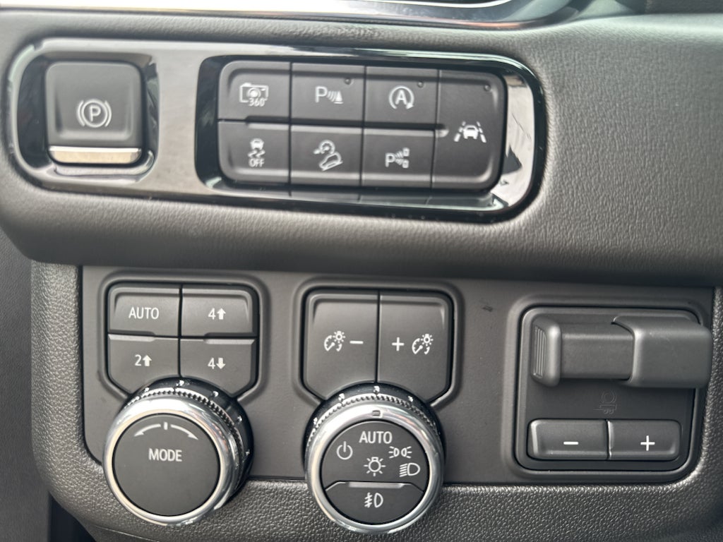 2025 GMC Yukon Elevation