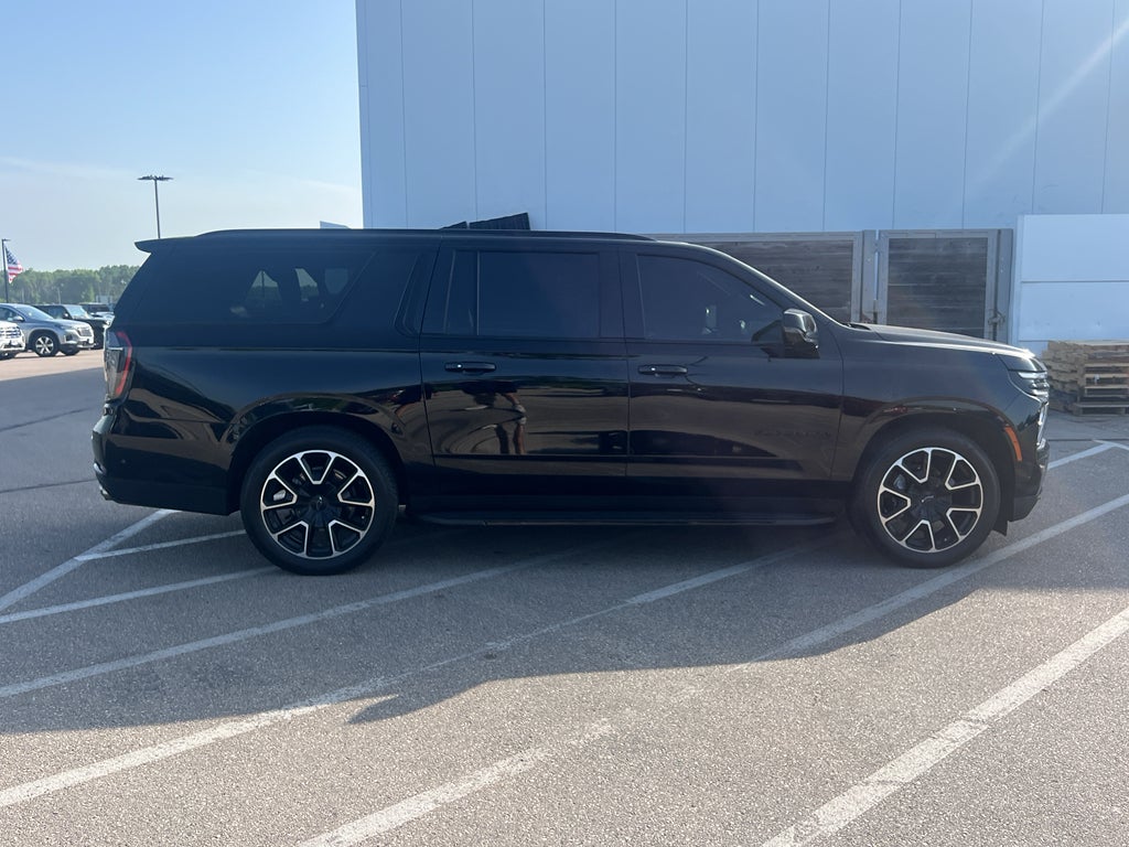 2025 Chevrolet Suburban RST