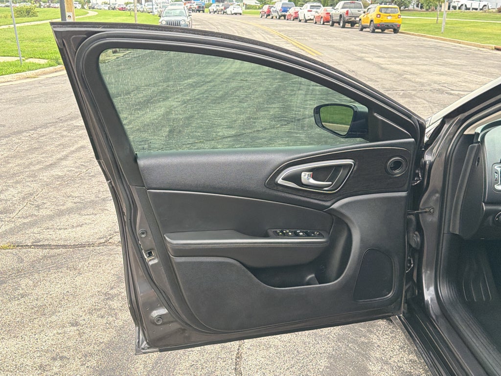 2015 Chrysler 200 C