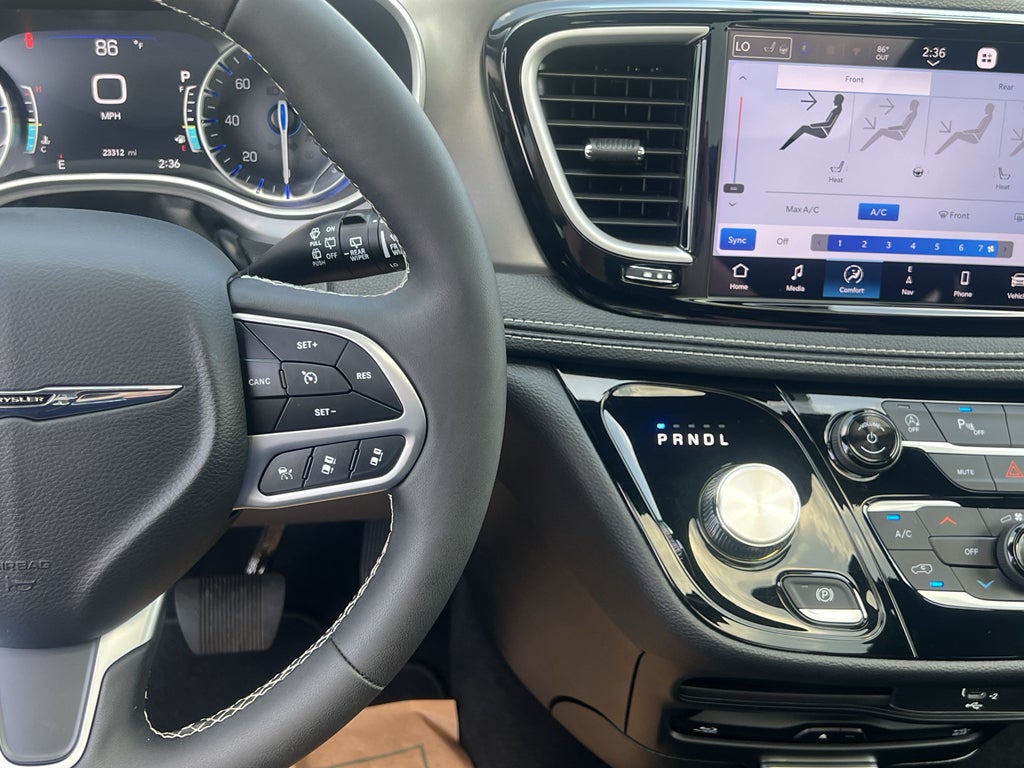 2026 Chrysler Pacifica Select