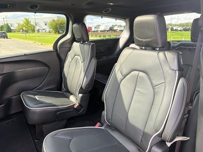 2025 Chrysler Pacifica Limited AWD