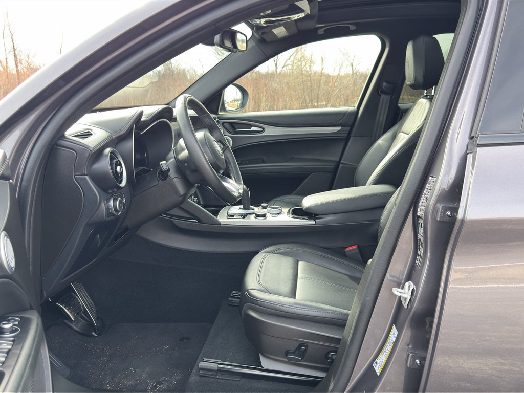 2024 Alfa Romeo Stelvio Volcanic Ti