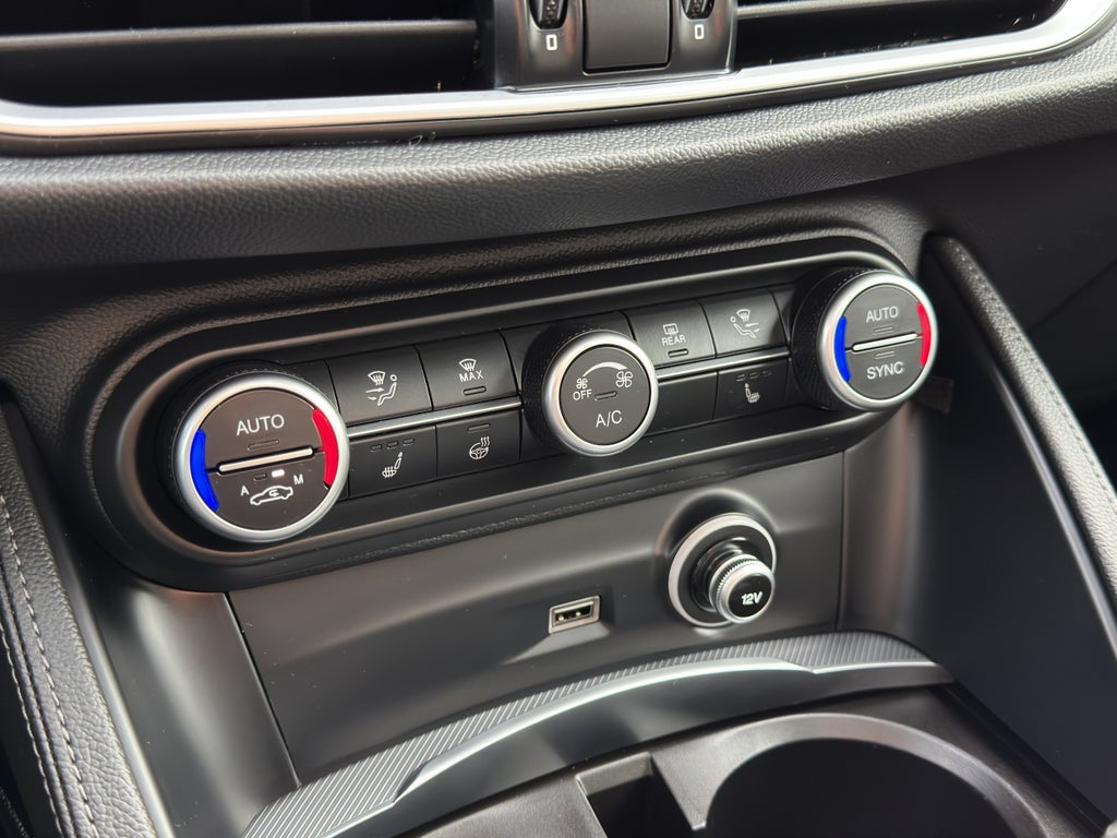 2024 Alfa Romeo Stelvio Volcanic Ti