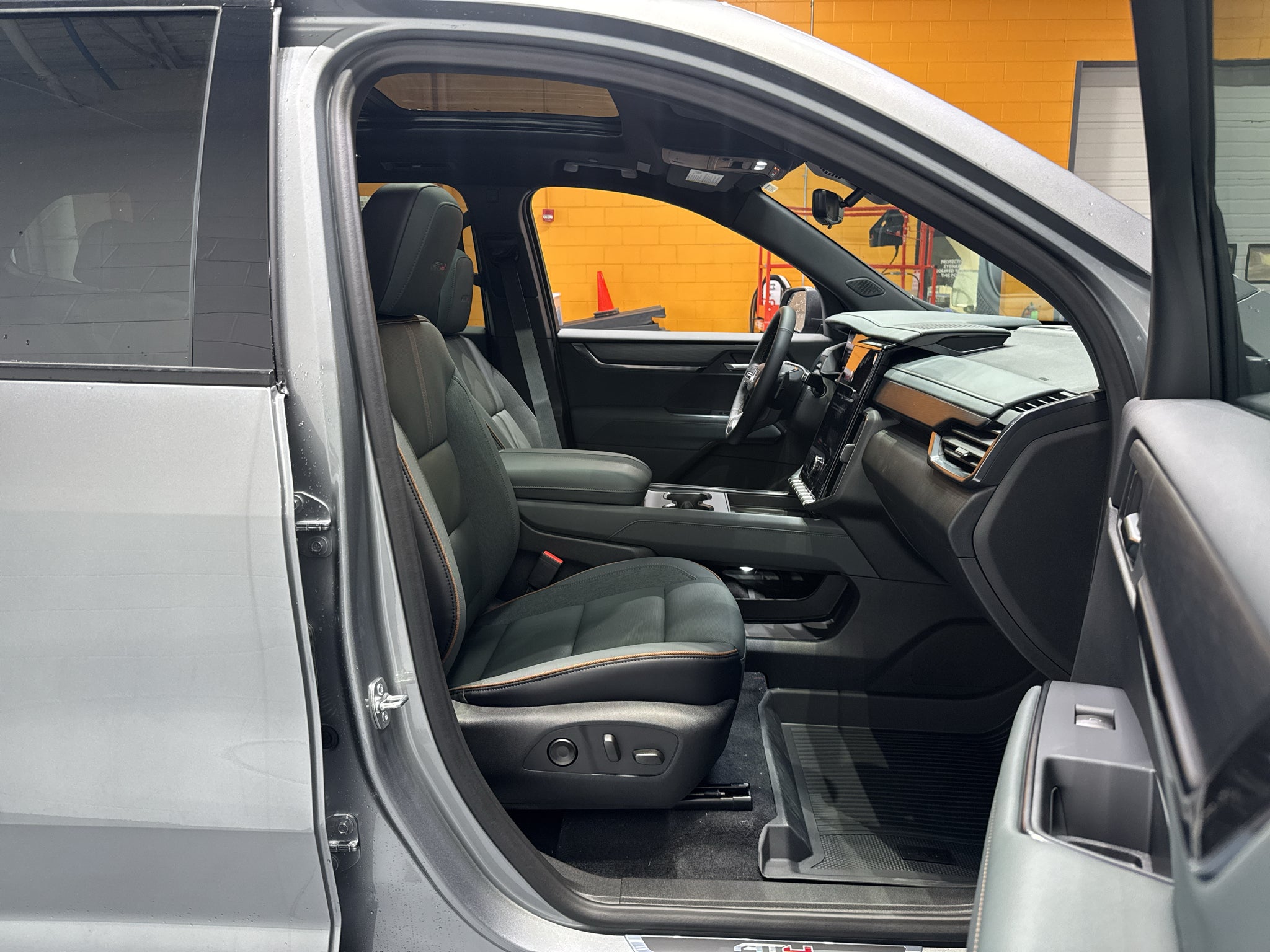 2027 GMC Acadia AT4