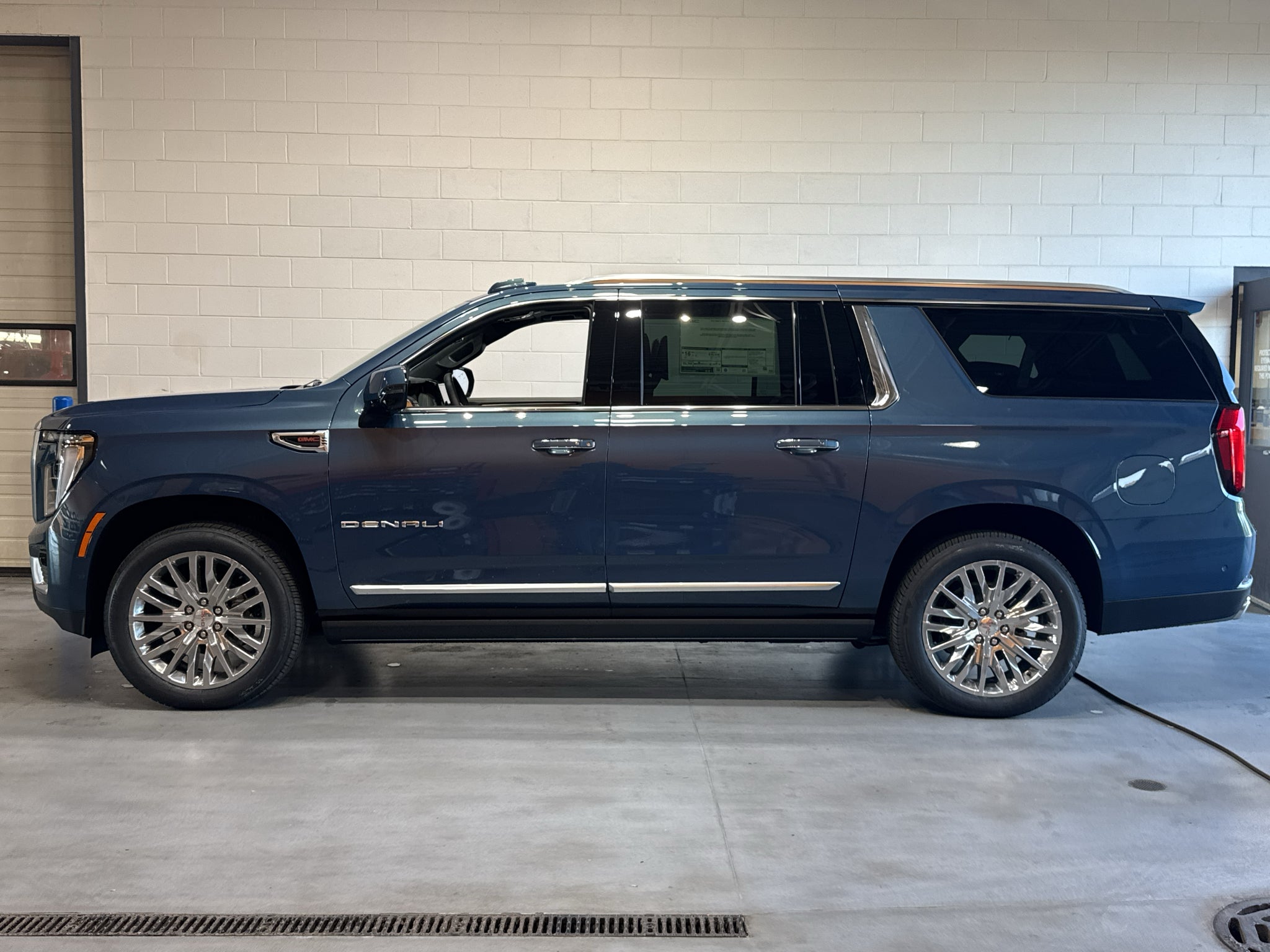 2027 GMC Yukon XL Denali