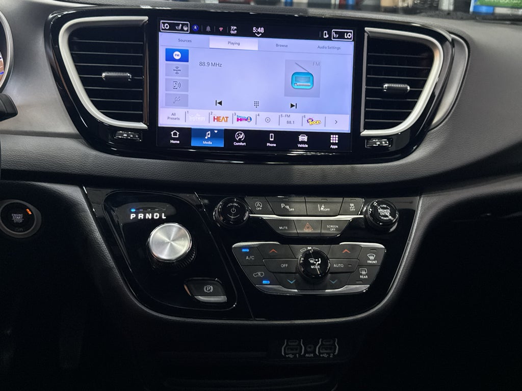 2025 Chrysler Pacifica Select