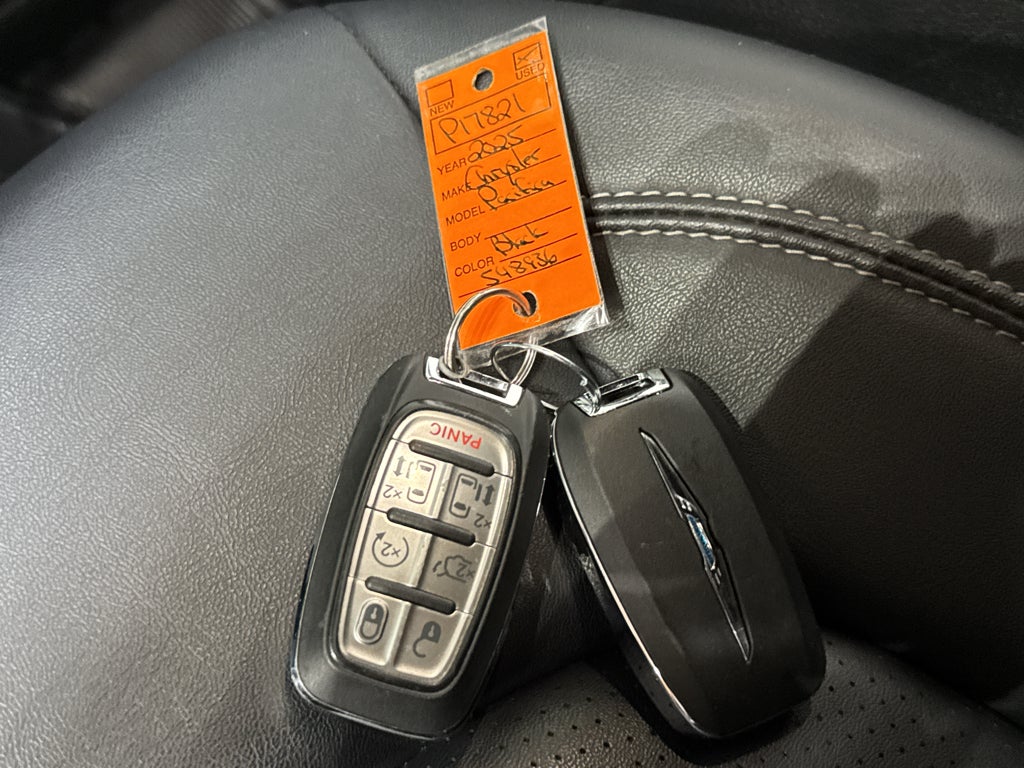 2025 Chrysler Pacifica Select