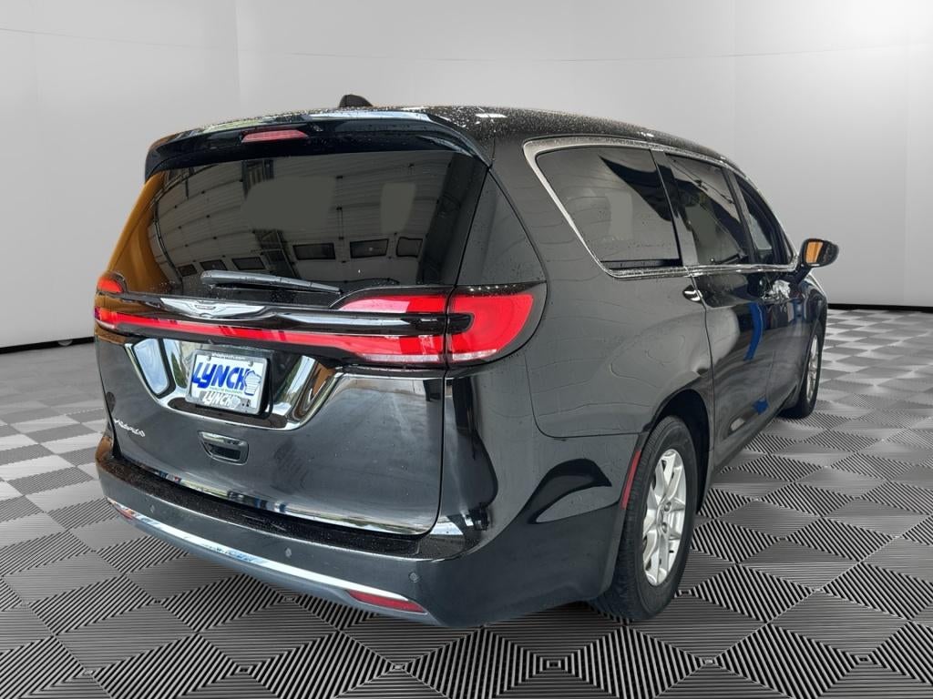 2025 Chrysler Pacifica Select